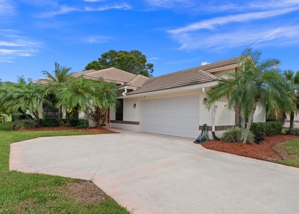 435 Sw Jefferson Circle - Photo 1