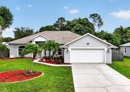 1571 Sw Hunnicut Avenue - Photo 1