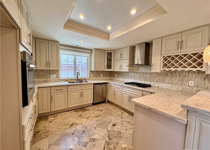 975 N Grammont Avenue - Photo 1