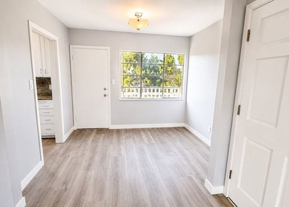 202 N Locust Street - Photo 1