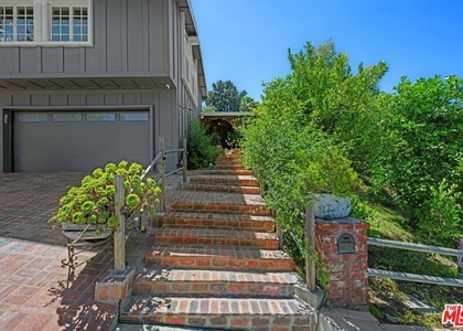 16582 Calneva Drive - Photo 1