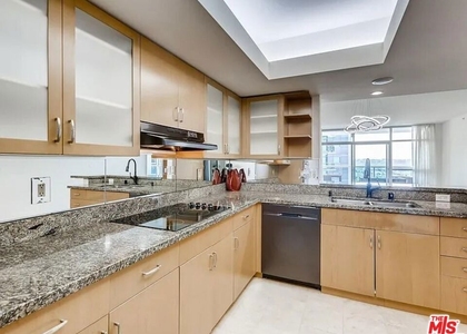 13700 Marina Pointe Drive - Photo 1