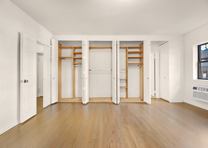 Madison Avenue - Photo 1