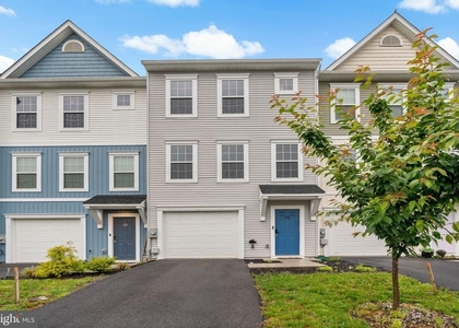 132 Furlong Way - Photo 1