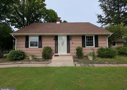 580 Village Rd W - Photo 1