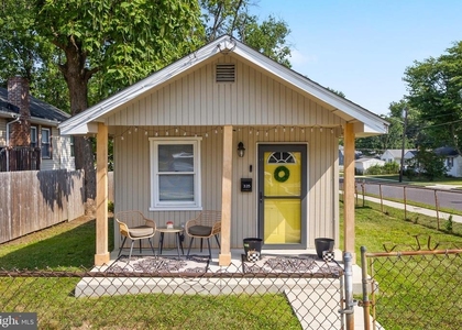 325 W Evergreen Avenue - Photo 1