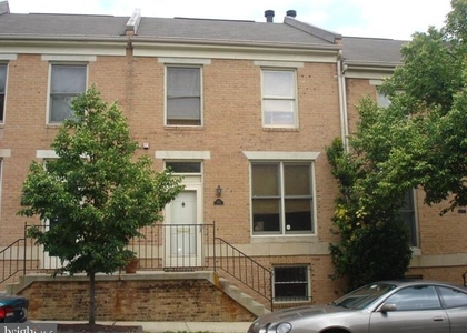 1211 S Linwood Avenue - Photo 1