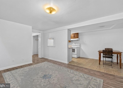 1526 Potomac Avenue Se - Photo 1