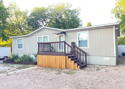 1430 W Howard Ln - Photo 1