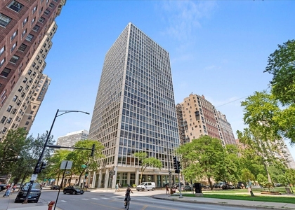 2400 N Lakeview Avenue - Photo 1