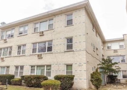 6331 N Fairfield Avenue - Photo 1