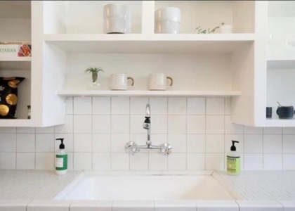 429 Hawthorne Street - Photo 1