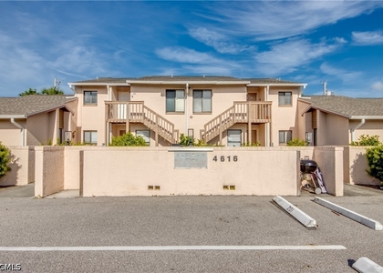 4616 Se 6th Avenue - Photo 1