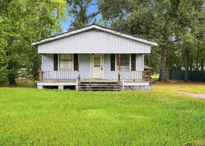 105 League Street - Photo 1