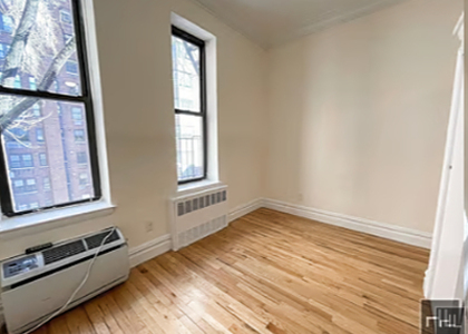 East 85 Street - Photo 1