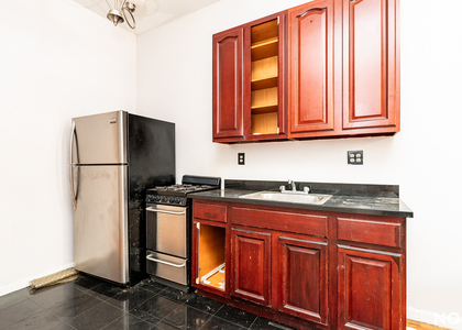 516 Bainbridge St - Photo 1