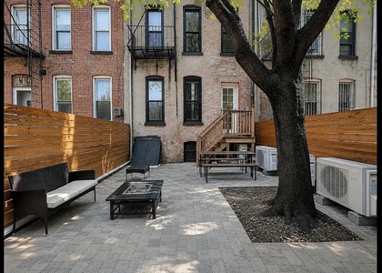 1114 Gates Avenue - Photo 1