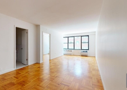 Fourth Avenue - Photo 1