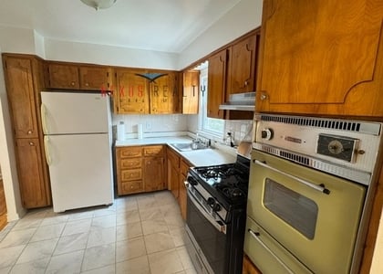 76th street, Astoria Boulevard - Photo 1