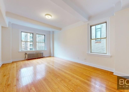 East 10th Street - Photo 1