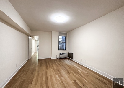 East 76 Street - Photo 1