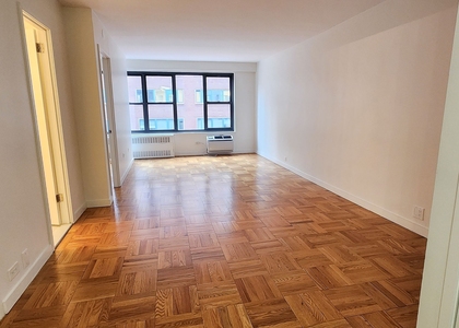 Fourth Avenue - Photo 1