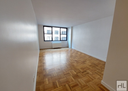 East 49 Street - Photo 1