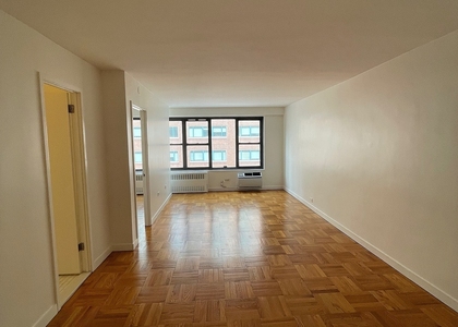 Fourth Avenue - Photo 1