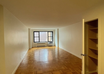 Fourth Avenue - Photo 1