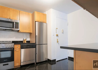 Third Avenue - Photo 1