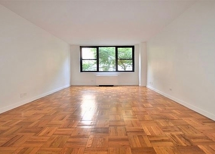 East 49 Street - Photo 1