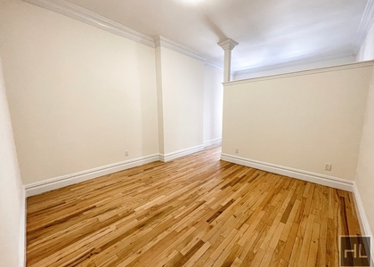 East 85 Street - Photo 1