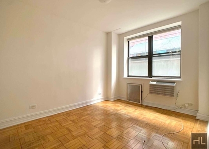 East 46 Street - Photo 1