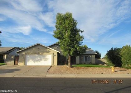 2324 W Highland Court - Photo 1