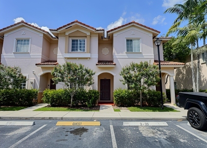8833 S Isles Circle - Photo 1