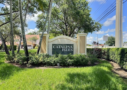 8833 S Isles Circle - Photo 1