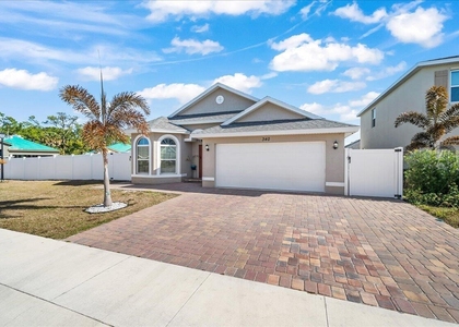 340 Palm Breezes Drive - Photo 1