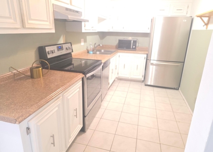 959 Se 2nd Avenue - Photo 1