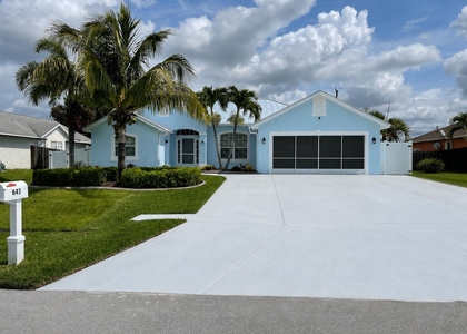 641 Sw Sarazen Avenue - Photo 1