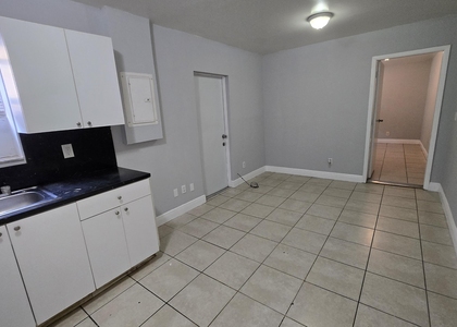 1012 Nw 2nd - Photo 1