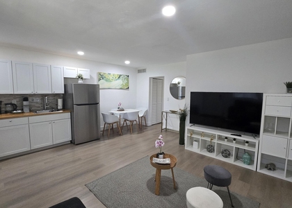 704 Ne 8th Street - Photo 1