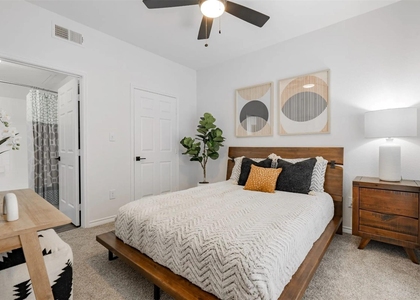 1600 N 9th Street - Photo 1