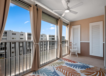 620 Ne 12th Avenue - Photo 1