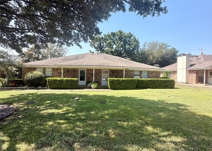 106 Westpark Drive N - Photo 1
