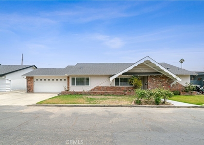 1019 E Walnut Avenue - Photo 1