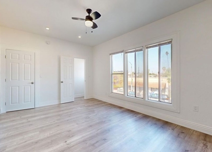 2318 1/2 W Jefferson Boulevard - Photo 1