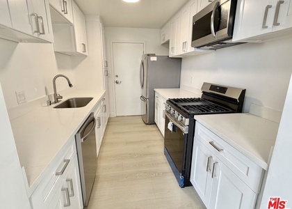 468 S Roxbury Drive - Photo 1
