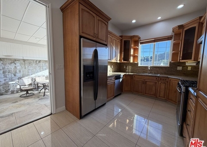 10006 Samoa Avenue - Photo 1