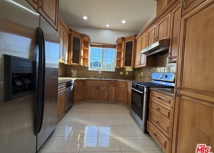 10006 Samoa Avenue - Photo 1