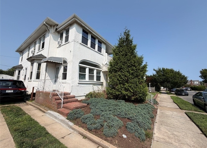 527 W Beech Street - Photo 1